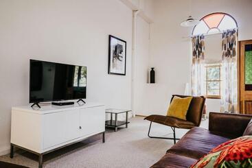 膳宿费 Albert Hotel Daylesford