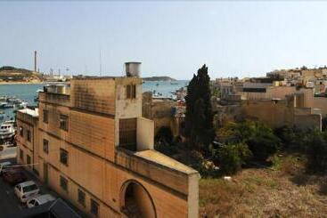 Port View Guesthouse - Marsaxlokk