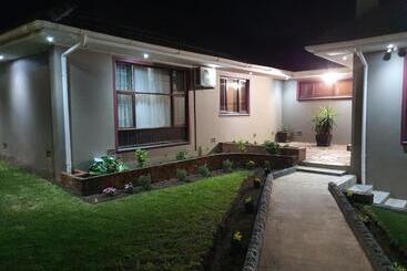 پانسیون Sunnyridge Lodge