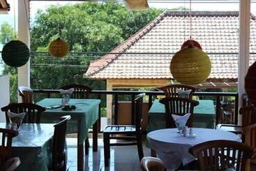 پانسیون Titi Sedana Homestay