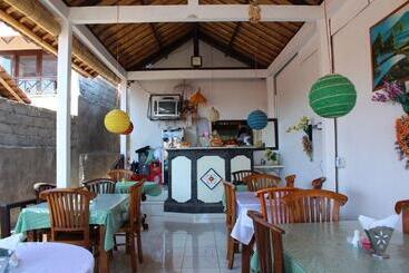 پانسیون Titi Sedana Homestay