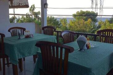 پانسیون Titi Sedana Homestay