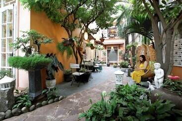 تختخواب و صبحانه Green Garden Homestay