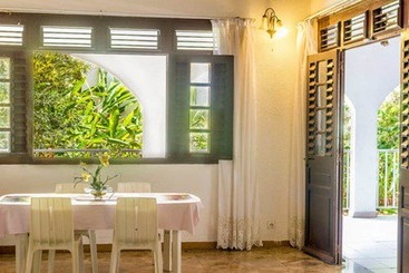 تختخواب و صبحانه Les Chambres D'hotes De La Villa Cayol