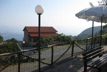 هتل Agriturismo L'ulivo E Il Mare