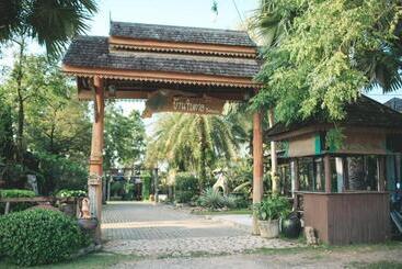هتل Baan Baitan Resort