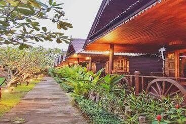 هتل Baan Baitan Resort