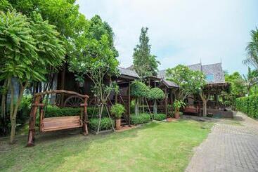 هتل Baan Baitan Resort