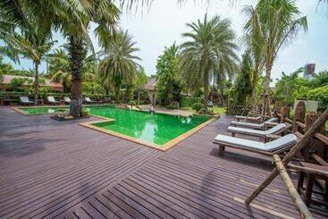 هتل Baan Baitan Resort