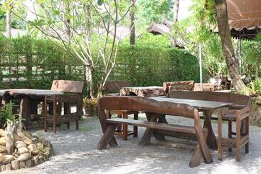 هتل Baan Baitan Resort
