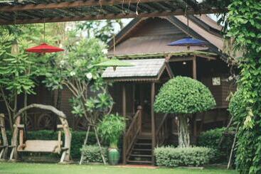 هتل Baan Baitan Resort