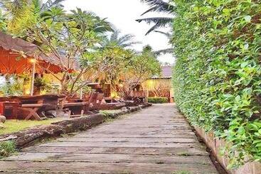 هتل Baan Baitan Resort