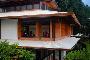 هتل Blue Osa Beach Resort & Spa
