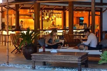 هتل Blue Osa Beach Resort & Spa