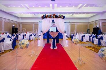 هتل Holiday Inn Aktau, An Ihg