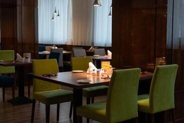 هتل Holiday Inn Aktau, An Ihg
