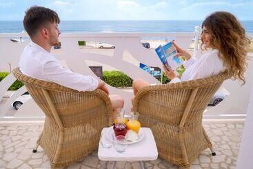هتل Piccadilly Rooms Restaurant And Beach