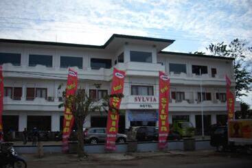 Sylvia Hotel Maumere