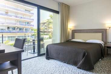 هتل Villa Azur