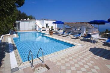 هتل Villa D'orta