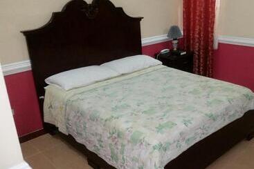 מלון דירות Kokomos Suites