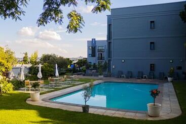 Max Executive Apartments