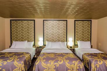 Aarya Hotel By Niagara Fashion Outlets - Niagara Falls