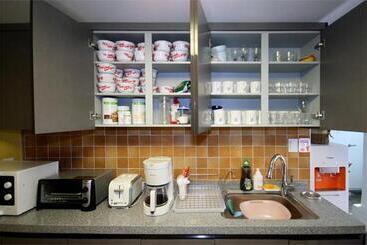 ペンション Crib 49 Guesthouse   Foreigner Only