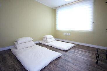 ペンション Crib 49 Guesthouse   Foreigner Only