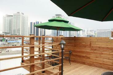 ペンション Crib 49 Guesthouse   Foreigner Only