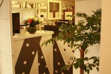 ペンション Crib 49 Guesthouse   Foreigner Only