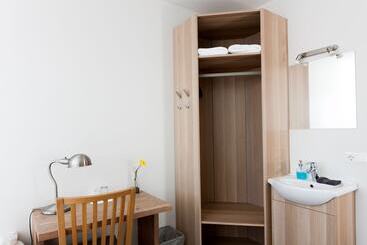 پانسیون Kef Guesthouse By Keflavik Airport