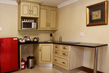 پانسیون Opikopi Guest House