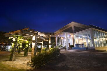استراحتگاه Chateau By The Sea