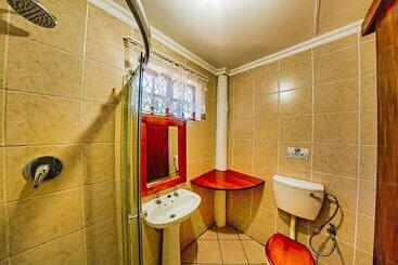تختخواب و صبحانه Amper Bo Guest House