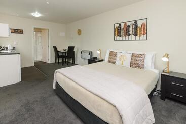 Ellena Court Motel