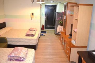 Holo Hostel