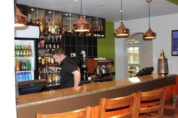 هتل Casa Mia Lodge & Restaurant