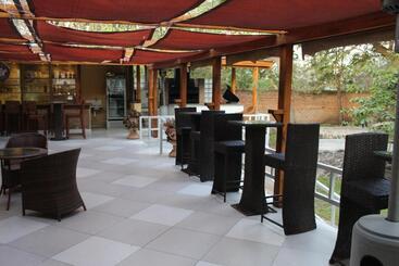 هتل Casa Mia Lodge & Restaurant