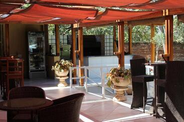 هتل Casa Mia Lodge & Restaurant