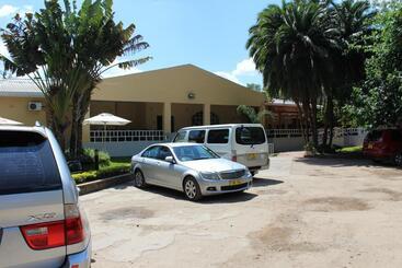 هتل Casa Mia Lodge & Restaurant