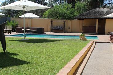 هتل Casa Mia Lodge & Restaurant