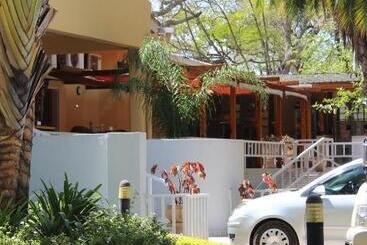هتل Casa Mia Lodge & Restaurant