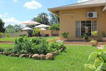 هتل Casa Mia Lodge & Restaurant