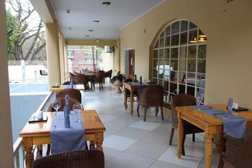 هتل Casa Mia Lodge & Restaurant