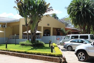 هتل Casa Mia Lodge & Restaurant
