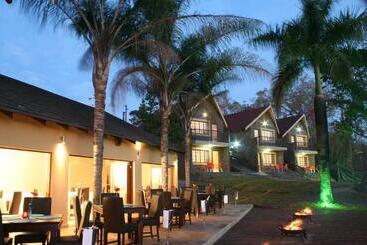 هتل Destiny Lodge White River