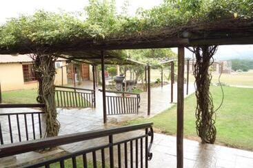 هتل Destiny Lodge White River