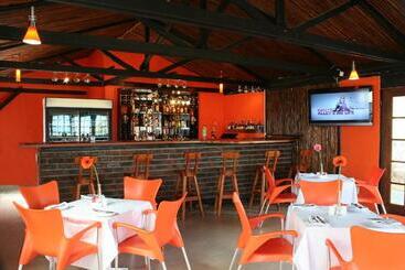 هتل Destiny Lodge White River