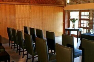هتل Destiny Lodge White River